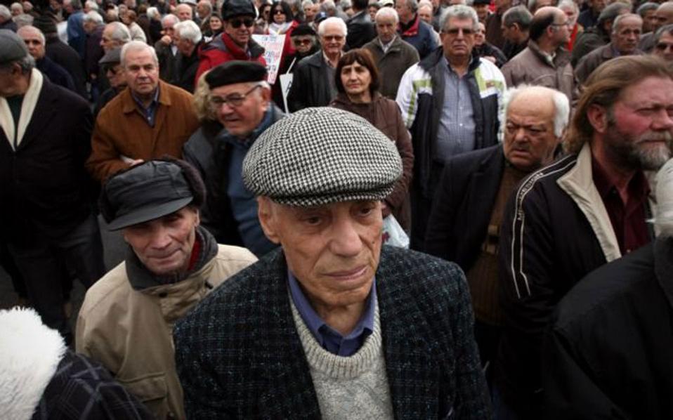 Larissa pensioners protest cuts