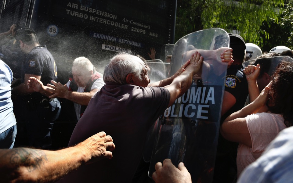 Pepper spray fired at Greek retirees in anti-austerity rally
