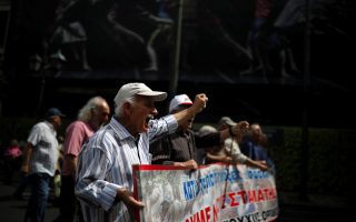 Greeks protest against planned pension reforms
