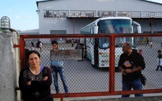 Evacuation of Idomeni refugee camp continues for second day
