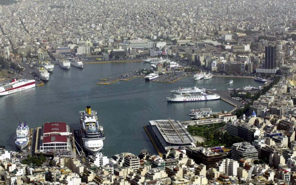 TUI cruiseliner heads for Piraeus port after crew found positive for coronavirus