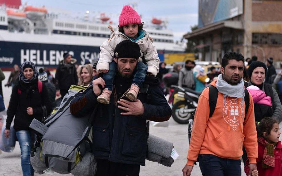 Only 17 migrants and refugees arrive at Piraeus on Monday