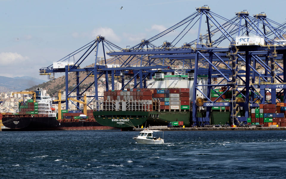 Fears of protracted strike at Piraeus, Thessaloniki ports