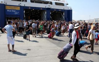 greek-ferry-crews-call-off-strike
