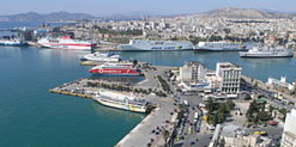 Maersk ready to buy Greek ports