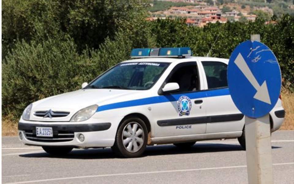 Greek police detain 38 migrants, two alleged traffickers