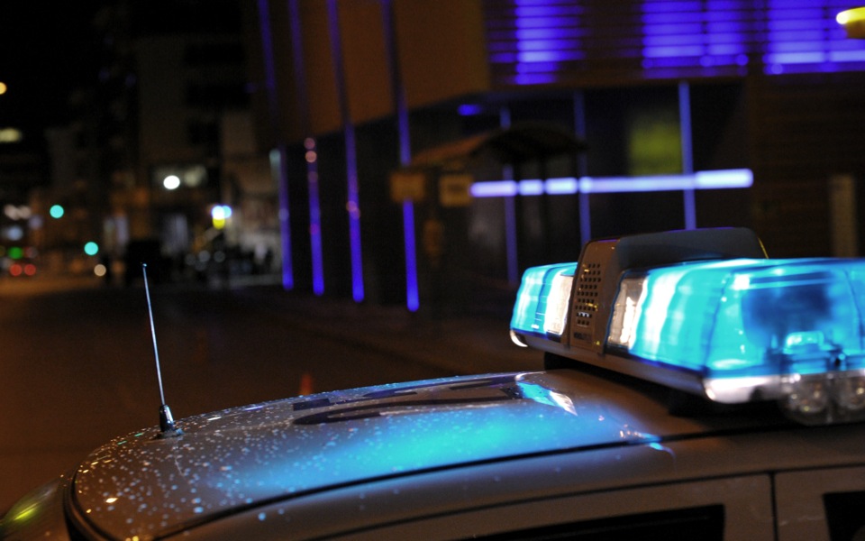 Police seek nightclub robber