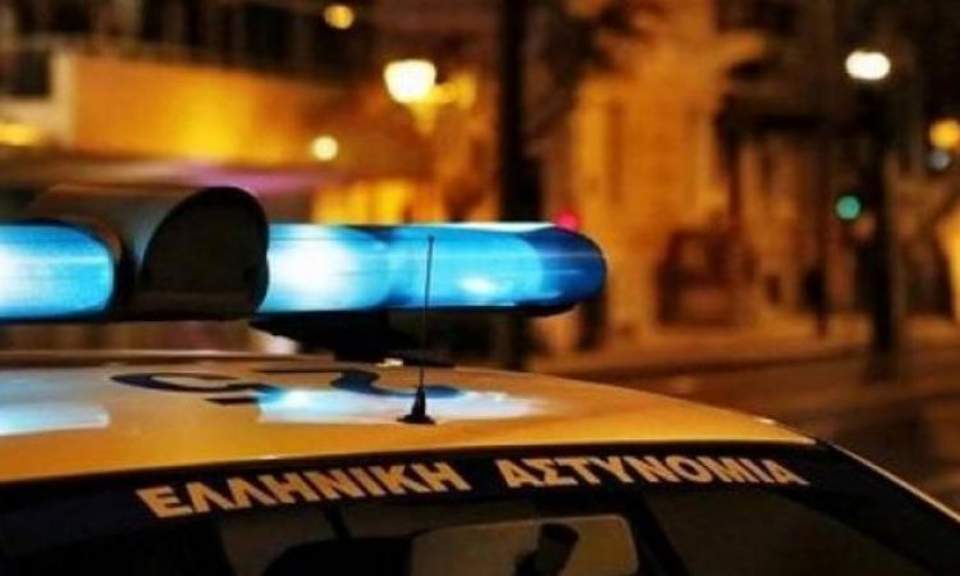 Dealer in a police vest arrested in Vathys Square