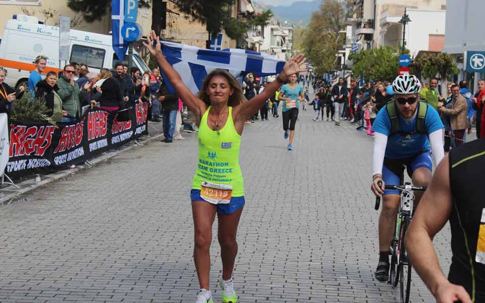 Runners collect trainers for refugees in Athens