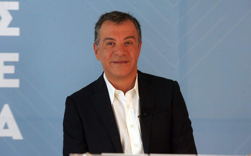 Theodorakis outlines road map for new center-left party