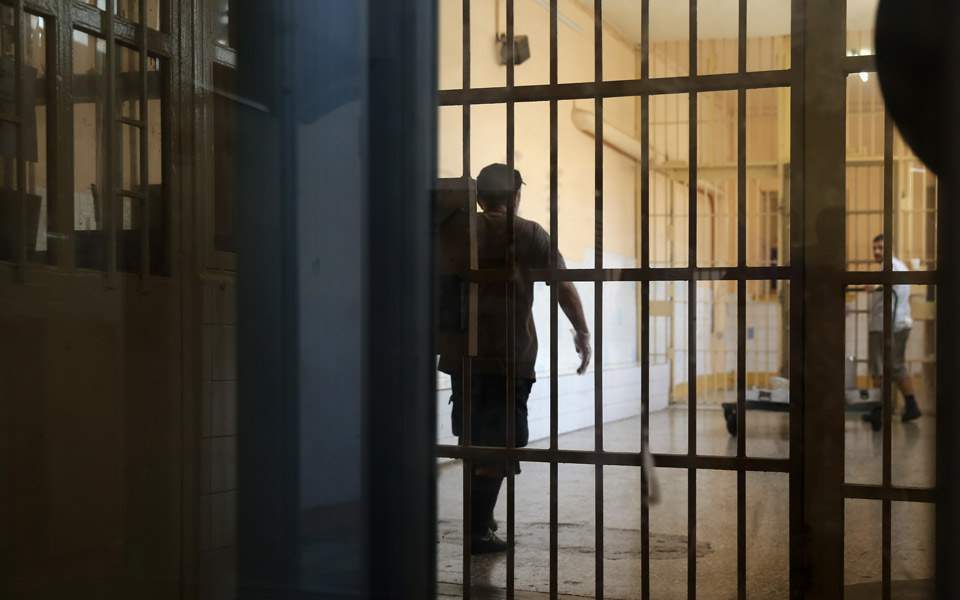 Inmate found dead in Korydallos prison