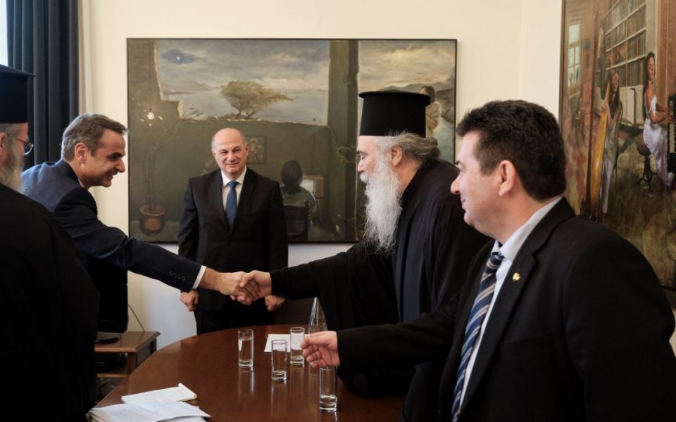 Mitsotakis reassures Ecumenical Patriarchate over changes in Constitution
