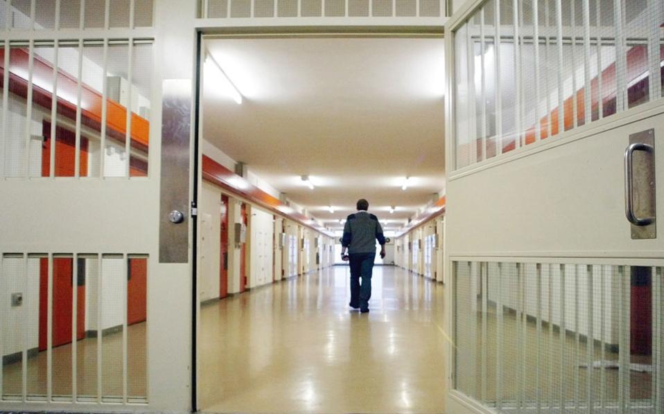 Greece spends 28 euros per inmate per day, study shows