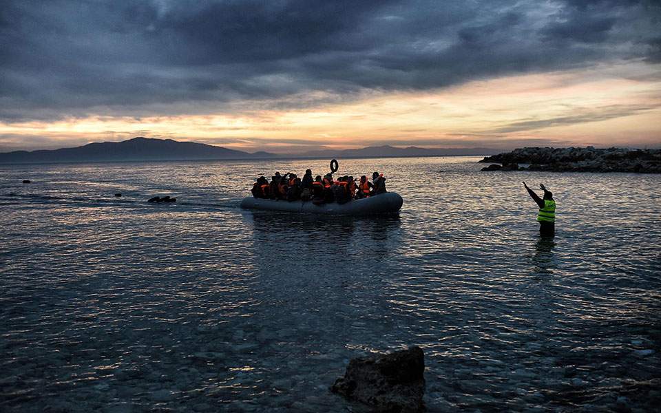 New migrant arrivals on Lesvos and Chios reach 350 in one day