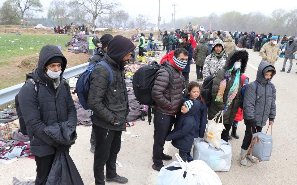 Turkey withdraws migrants from Evros land border