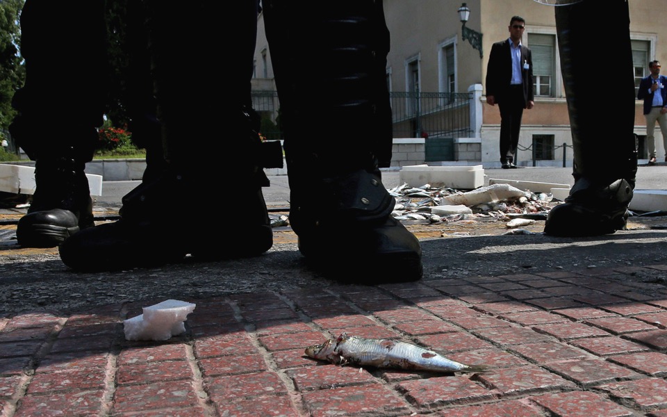 Greek anti-austerity protesters pelt police with fish