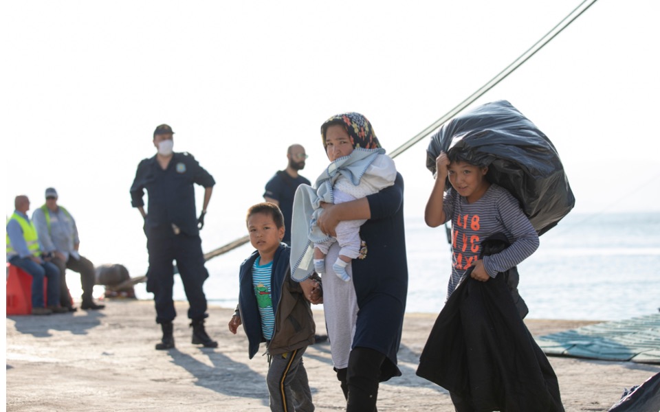Germany argues over migrant children on Greek islands