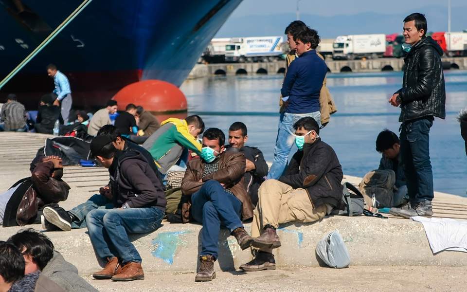 One hundred refugees and migrants rescued in the Aegean