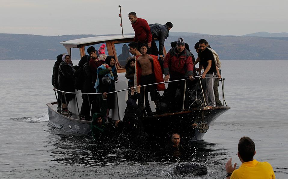 Migrants in five Aegean hot spots rise above 15,000 mark