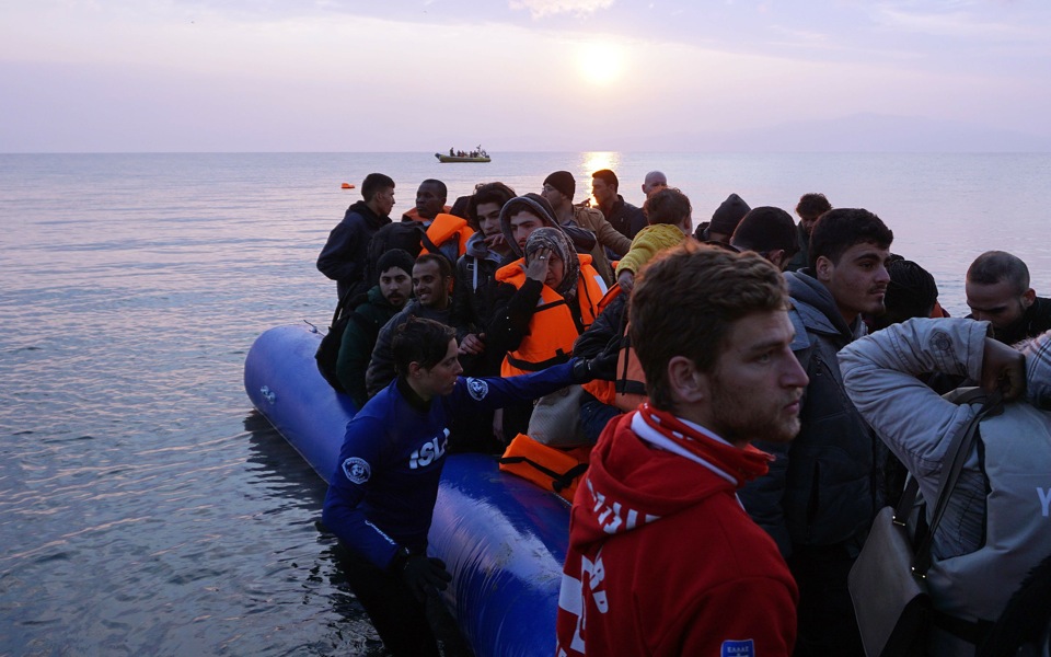 Despite EU-Turkey deal, 1,600 migrants land in Greece