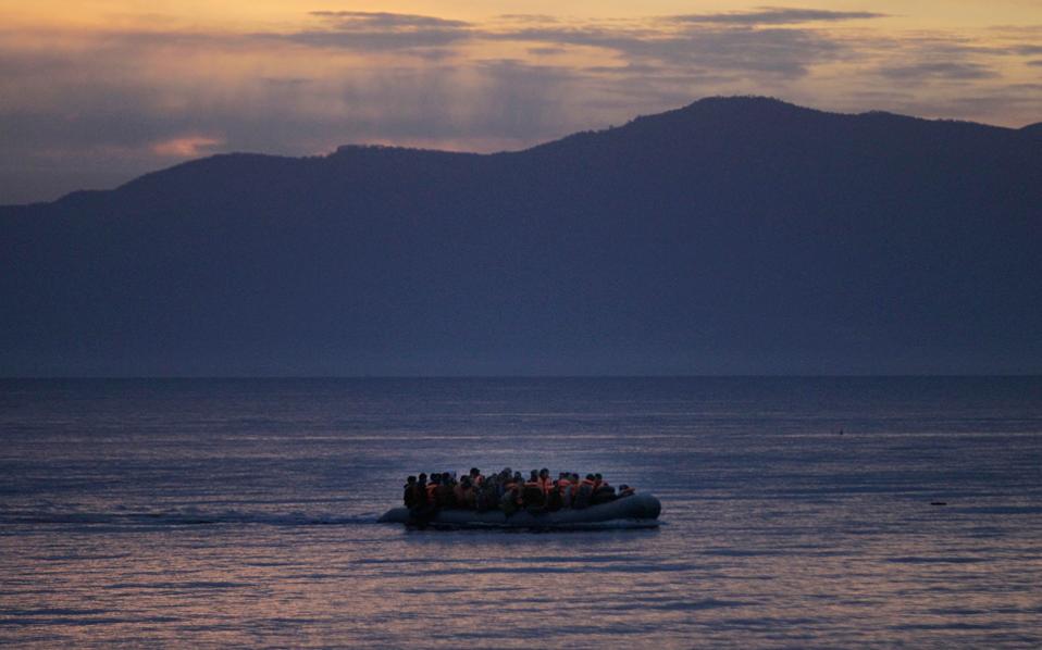 Two hundred refugees, migrants reach Lesvos in three hours