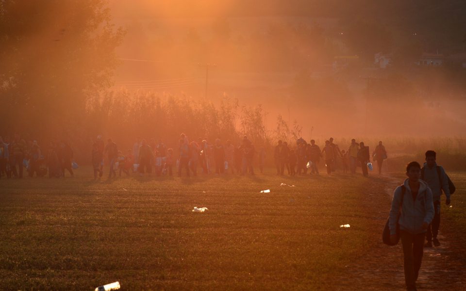 FYROM police detain 120 migrants crossing from Greece