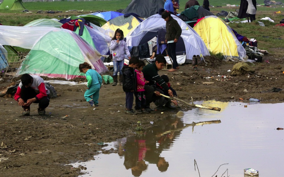 EU negotiators, Turkey reach outline deal to curb migrants