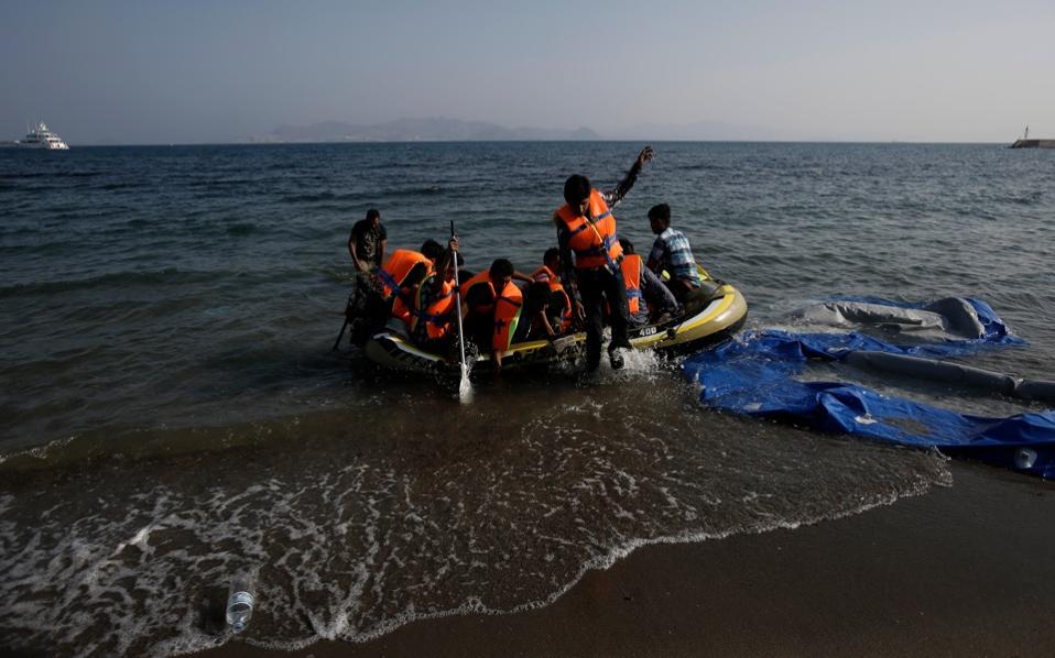 EU agency reports drop in migrants to Greece