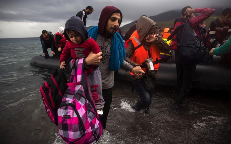Forty-eight migrants arrive on Lesvos as weather deteriorates