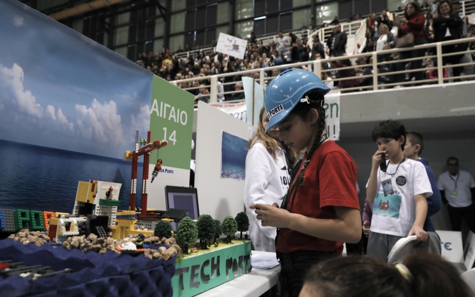 More than 400 teams take part in student robotics fair