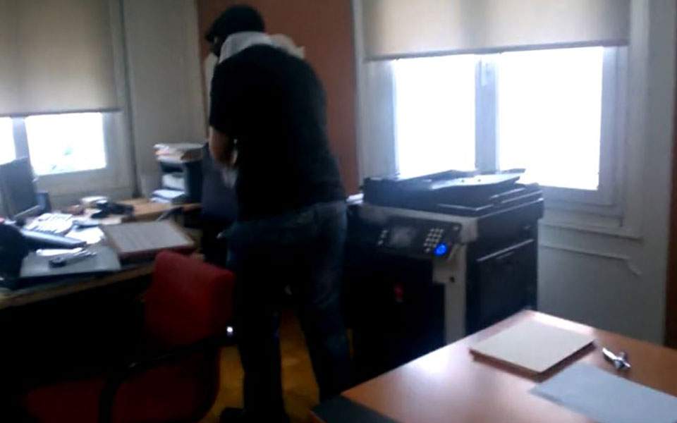 Notary slams ‘provocateurish’ office attack by Rouvikonas