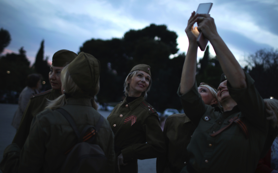 Russian women celebrate Victory Day in Athens