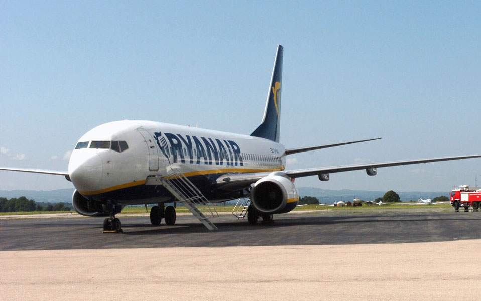 Ryanair slashes unprofitable routes in Greece