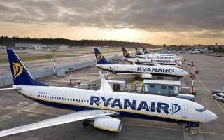 ryanair-to-reduce-greek-domestic-routes-close-hub-in-hania