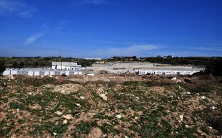 Ministry awards construction of closed migrant camps to three companies