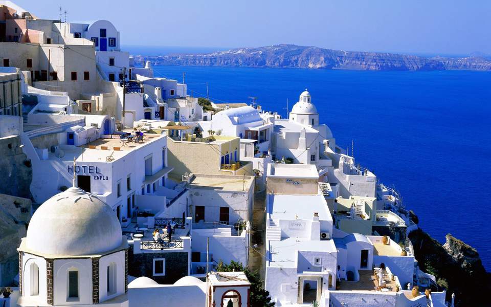 Mykonos and Santorini placed in partial lockdown