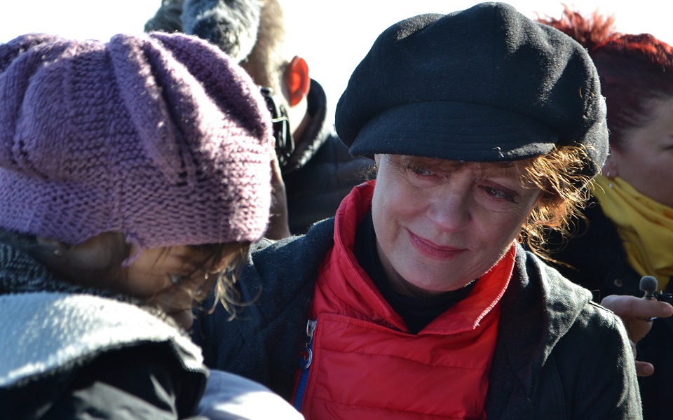Actress Susan Sarandon lends a hand in refugee effort on Lesvos