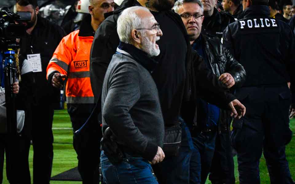 Toumba match abandoned due to armed Savvidis’s pitch invasion, referee says