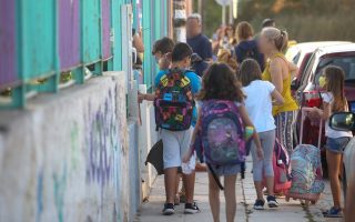 Ministry seeks to stop Samos protest of migrant schooling