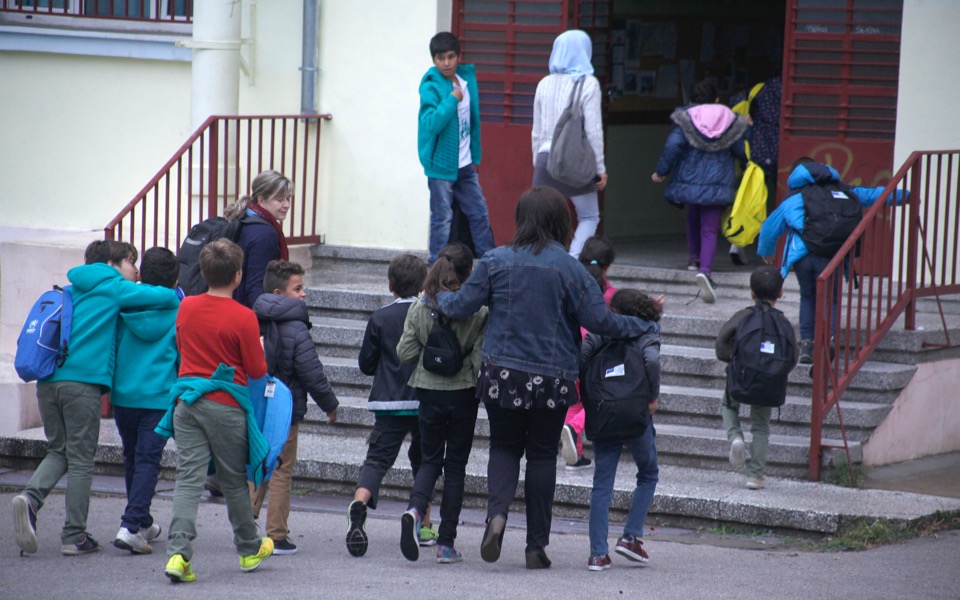 Parents’ protests against refugees at school probed