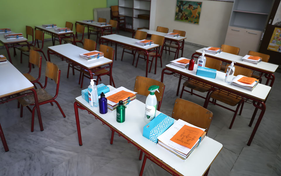 School openings in Lesvos, Pella pushed back by two days due to Covid-19