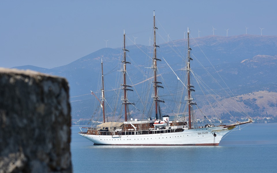 Historic yacht sails into Nafplio