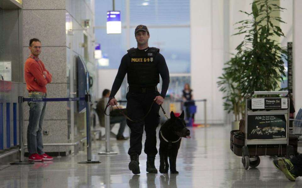Woman arrested at Athens airport for smuggling 38kg of cannabis