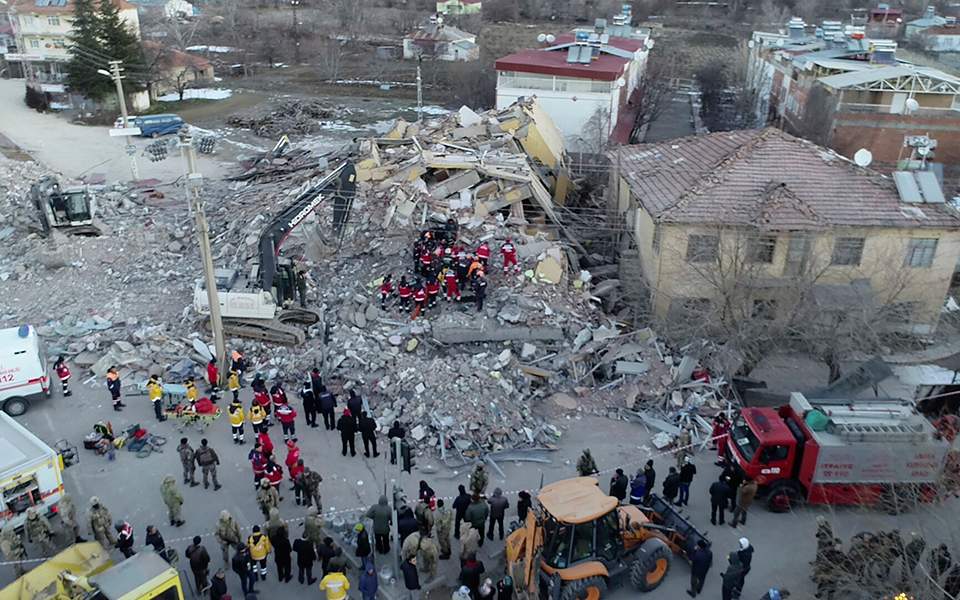 Greek seismologist says strong aftershock from deadly Turkish quake likely