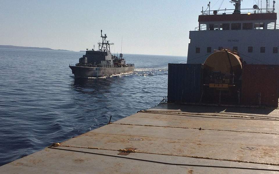 Panama-flagged cargo ship runs aground in Evia
