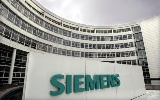 Stournaras stands by Siemens deal