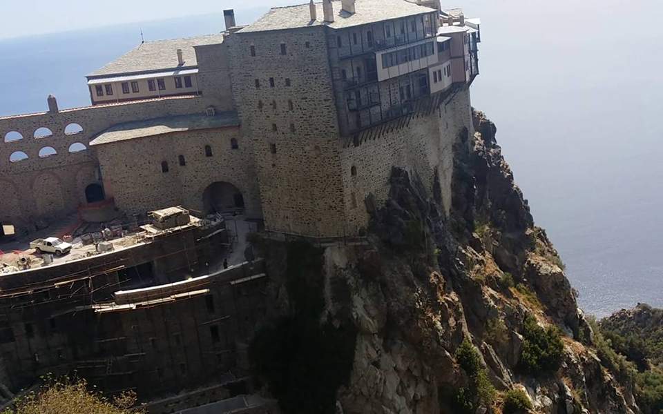 Swiss hiker stranded on Mount Athos located by rescue crews