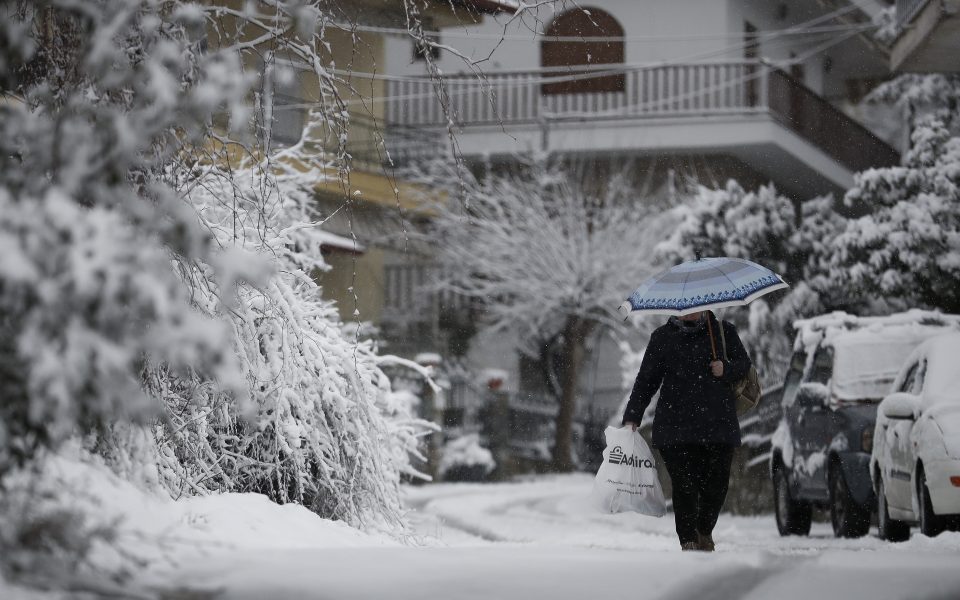 Cold front brings snowfall to northern Greece