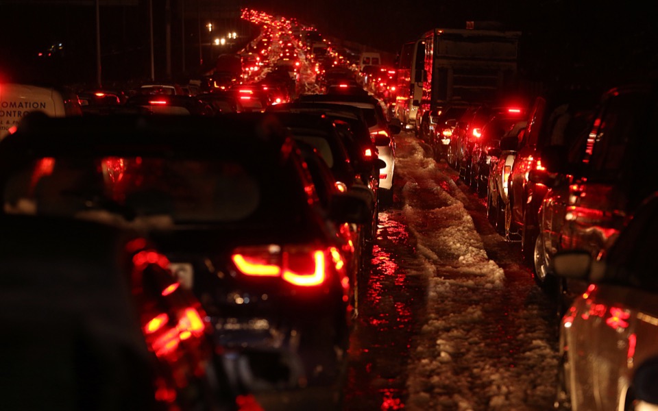Closure of Athens-Lamia highway causes huge traffic jams