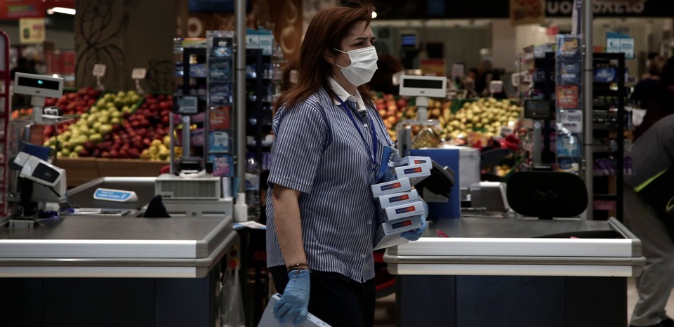 Supermarkets oppose longer opening hours